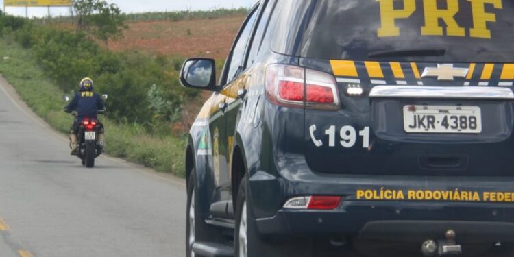 Agentes da PRF apreendem mais de 15 quilos de cocaína na BR-101, em Nossa Senhora do Socorro