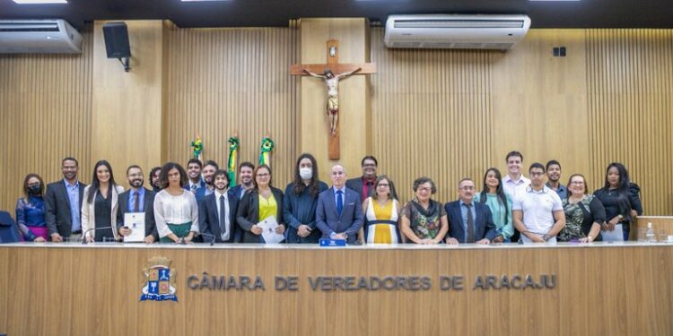 Treze aprovados no concurso da Câmara são empossados nesta sexta-feira, 1