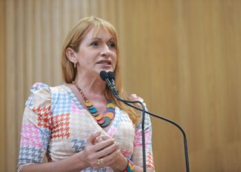 Linda Brasil cobra a implementação do ambulatório trans