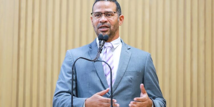 Byron destaca importância de investir em capacitação e ingresso da juventude no mercado de trabalho