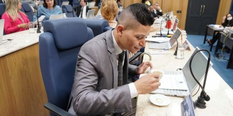População chama Soneca e vereador reivindica melhorias no Veneza 2