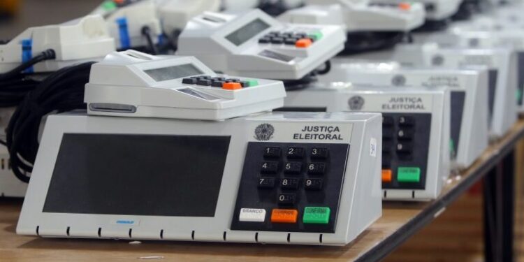 Saiba quem pode fiscalizar e auditar as Eleições 2022 e como esse trabalho é feito