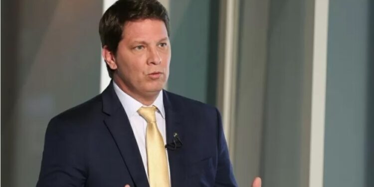 Mário Frias sofre infarto e é internado na UTI em Brasília