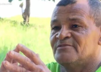 Pai do Luva de Pedreiro chora ao falar sobre multa de R$ 5 milhões