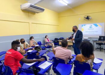 Educação reúne sindicato de professores para apresentar diagnóstico da rede