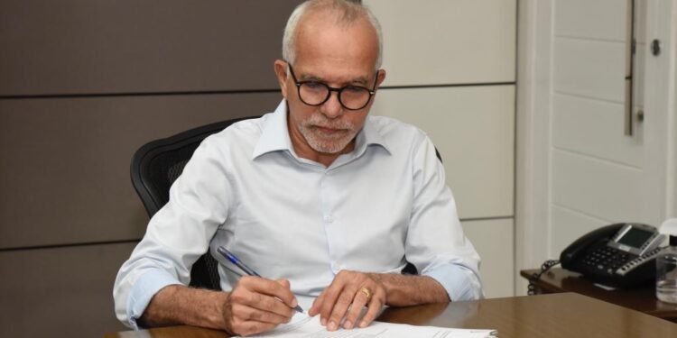 Prefeito Edvaldo sanciona leis com perdão de dívidas de IPTU e ISS