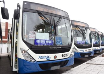 Prefeito Edvaldo entrega mais oito novos ônibus para o transporte coletivo da Grande Aracaju