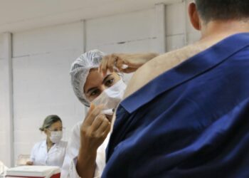 Prefeitura abrirá pontos de vacinação nos três shoppings da capital, neste sábado, 23