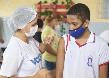 Aracaju já vacinou mais de 7.600 alunos e professores nas Escolas da capital