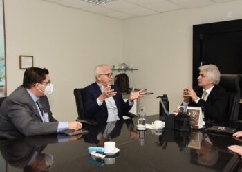 Prefeito Edvaldo apresenta proposta para realização do Pré-Caju ao MP/SE
