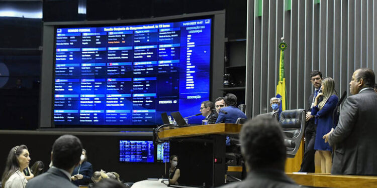 Congresso derruba vetos, e estados vão ter compensação por redução do ICMS