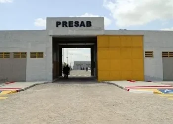 Homens tentam arremessar objetos ilícitos para dentro do Presídio Semiaberto de Areia Branca