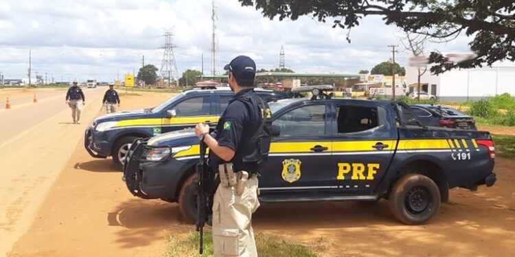 Dois veículos com registros de furto/roubo são recuperados pela PRF