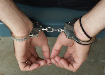 Homem é preso acusado de tentar matar a ex-companheira e o filho