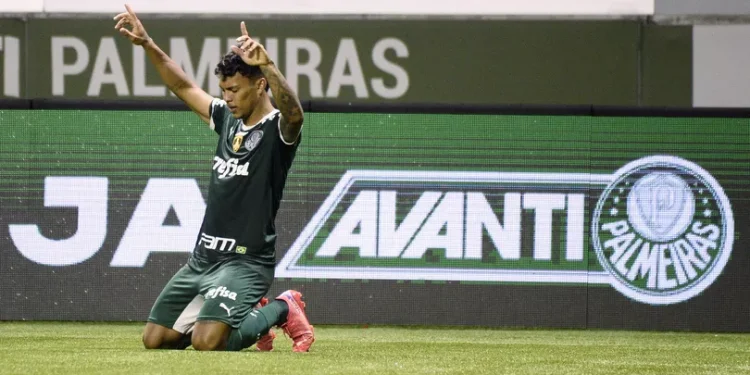 Com gol de Veron, Palmeiras vence Cuiabá e retoma liderança do Campeonato Brasileiro