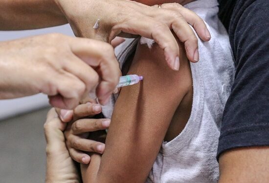 Vacina contra febre amarela é disponibilizada em oito UBSs de Aracaju