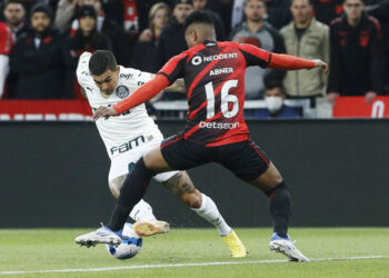 Palmeiras perde do Athletico-PR com um a mais e depende de reação no Allianz para ir à final