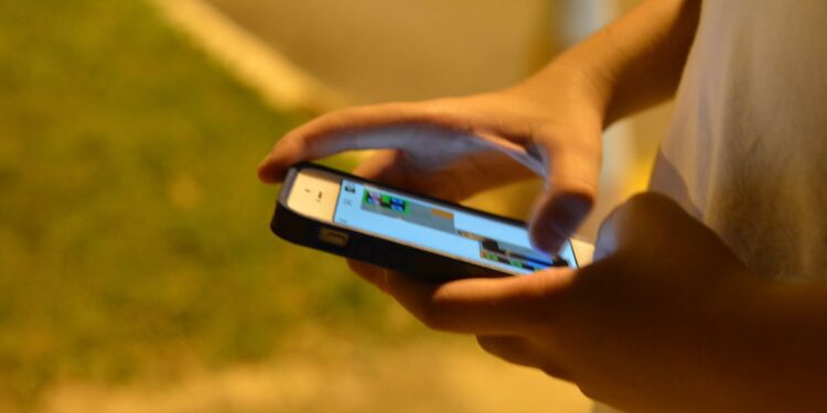 Nove em cada dez crianças e adolescentes são usuárias de internet