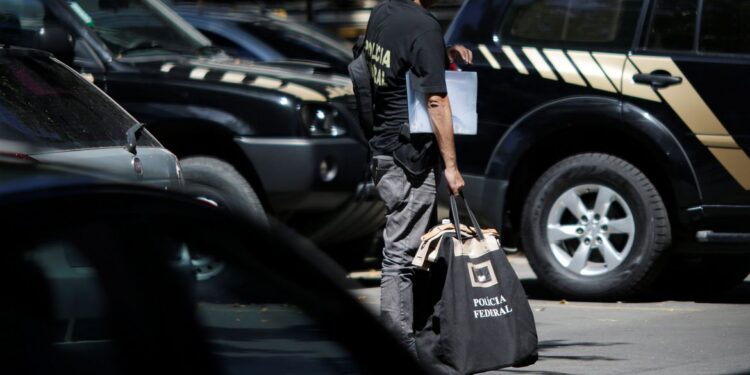 Polícia Federal combate comércio irregular de remédios