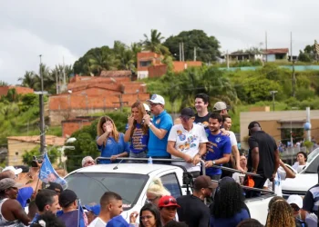 Carreata do candidato ao governo de Sergipe, Fábio Mitidieri, percorre sete cidades do leste sergipano