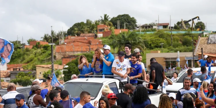 Carreata do candidato ao governo de Sergipe, Fábio Mitidieri, percorre sete cidades do leste sergipano