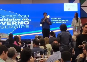 Valmir de Francisquinho participa de Fórum Empresarial e garante: “diálogo será marca de minha gestão”