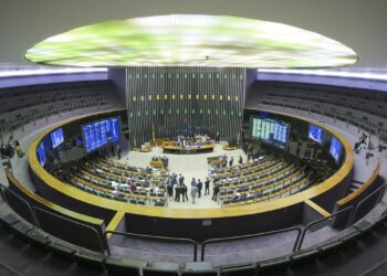 Câmara aprova MP que muda modelo de análise de benefício do INSS