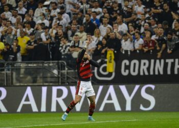 Libertadores: Fla bate Corinthians com gols de Arrascaeta e Gabriel