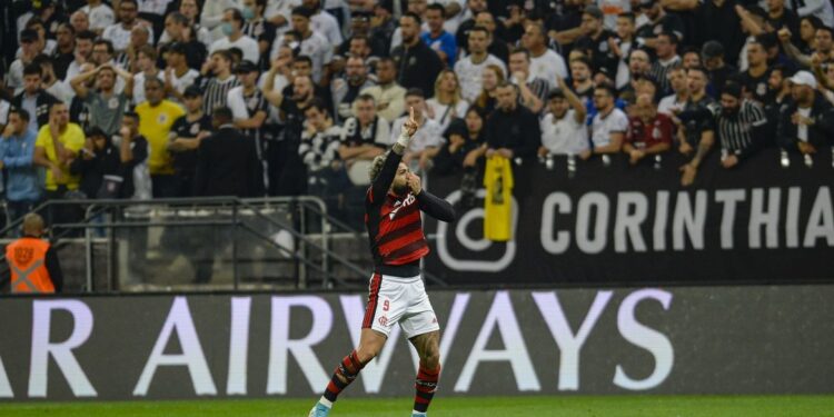 Libertadores: Fla bate Corinthians com gols de Arrascaeta e Gabriel