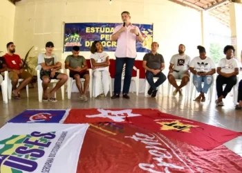 Rogério Carvalho defende passe livre para estudantes de Sergipe e explica como a juventude deve ser potencializada