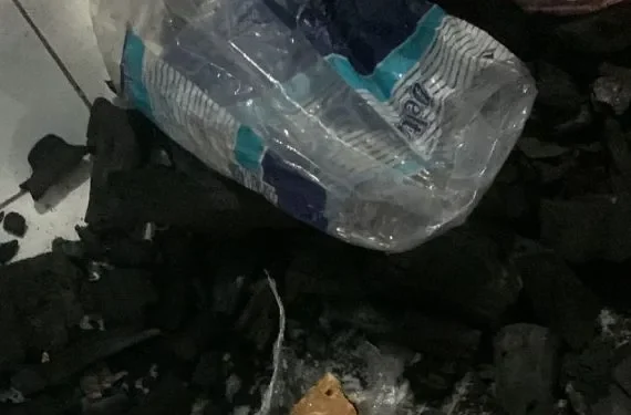 Homem e duas mulheres são presos por traficar drogas em bar próximo ao Mercado de Lagarto