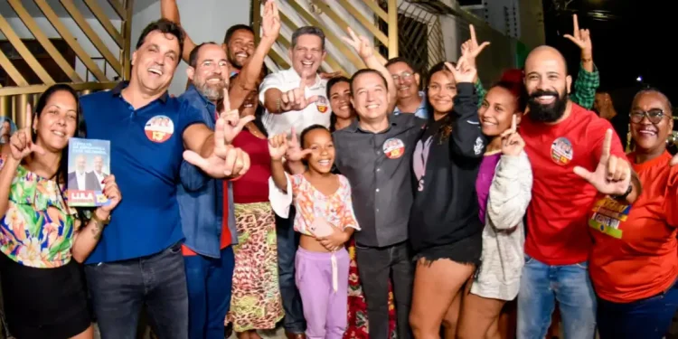 Rogério Carvalho vai ao bairro Santos Dumont, na primeira carreata da campanha em Aracaju