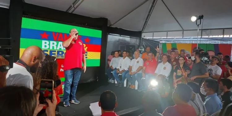 João Daniel tem candidatura homologada em convenção e inicia jornada com militância do PT em Sergipe
