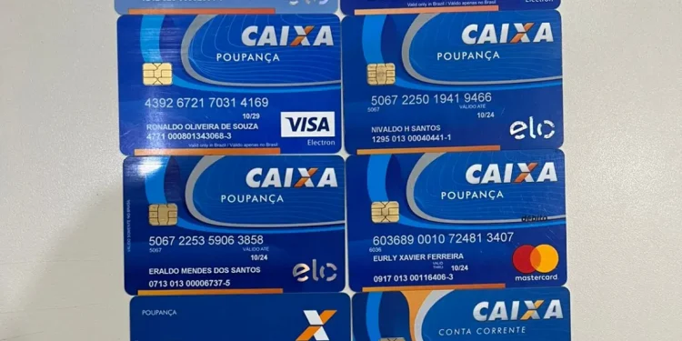 Policia militar prende um homem com 11 cartões de banco por suspeita de estelionato no município deItabaiana
