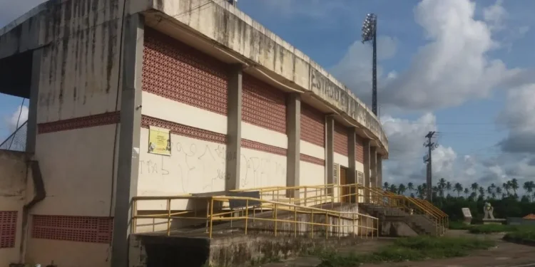 Promotoria de Estância aguarda informação sobre a reforma do Francão que não começou