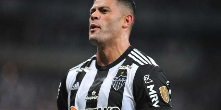 Mais livre em campo no Atlético, Hulk elogia Cuca: ‘Muito inteligente’