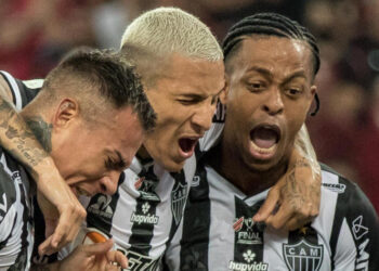 “Está cavando para ser dispensado e ir jogar no Fla”; atleticanos ‘colocam’ medalhão do Galo no CRF após eliminação na Libertadores