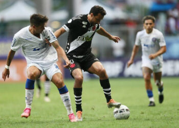 Nova derrota fora e má atuação ligam sinal de alerta no Vasco