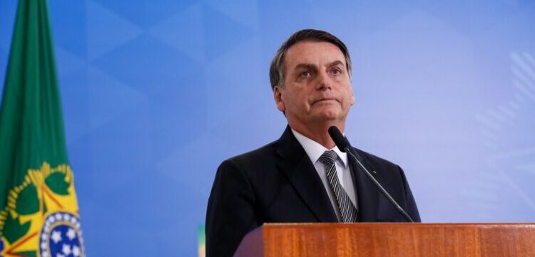 Bolsonaro diz que reajustará salário de servidores em 2023