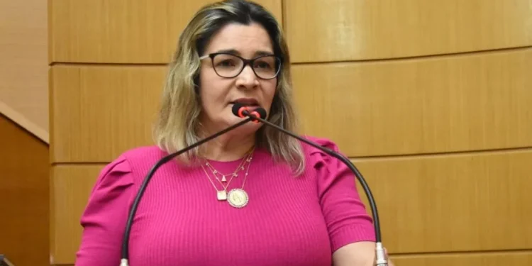 Assessoria informa que a deputada Janier Motta está internada em um hospital particular de Aracaju