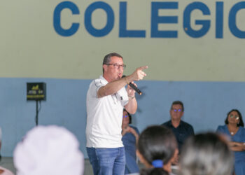 “Conte comigo pra varrer o ódio e celebrar a democracia”, diz Fábio em dia do Estudante
