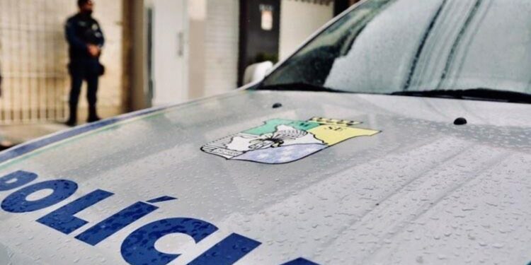 Polícia recupera carro roubado que era utilizado para prática de arrastões em Aracaju