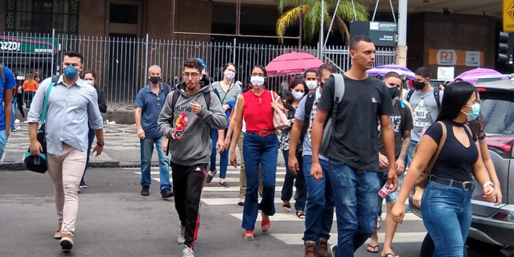 IBGE: desemprego segue em queda e fecha trimestre em 9,1%