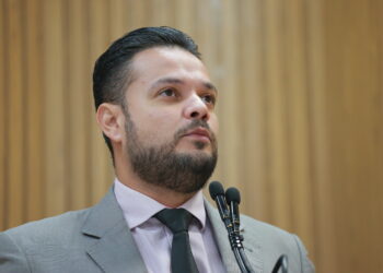 Vereador Anderson de Tuca critica e pede melhorias no trabalho da Deso