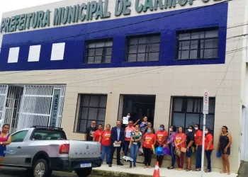 Professores de Carmopólis impedidos de entrar na prefeitura para cobrar devolução de corte indevido