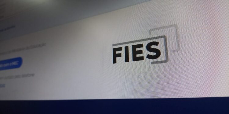 MEC abre a lista de espera para os excedentes do Fies
