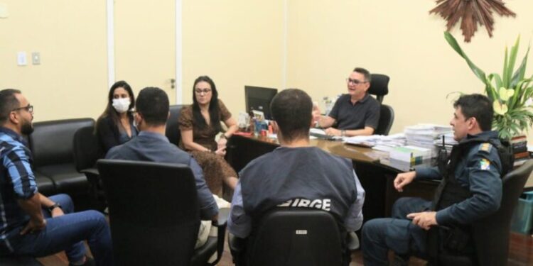 Após roubos de aparelhos, SSP e IBGE discutem segurança de recenseadores