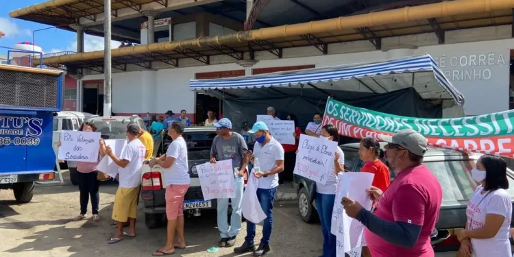 Servidores da Prefeitura de Lagarto protestam por PCCV e realização de concurso
