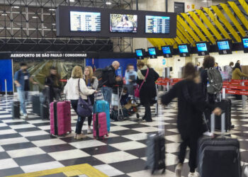 Anvisa desobriga uso de máscaras em voos e aeroportos