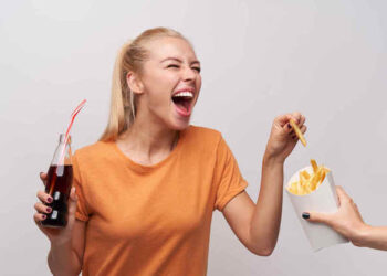 Refrigerantes, batatas fritas e biscoitos podem estar ligados a um maior risco de demência